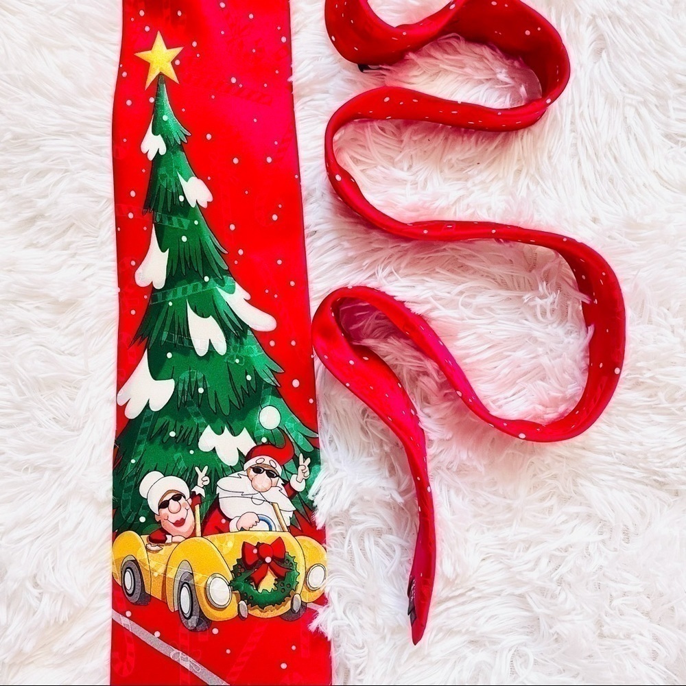 Hallmark Yule Tie Greetings Tie Silk Santa Mrs. Claus Car Christmas Tree Snow